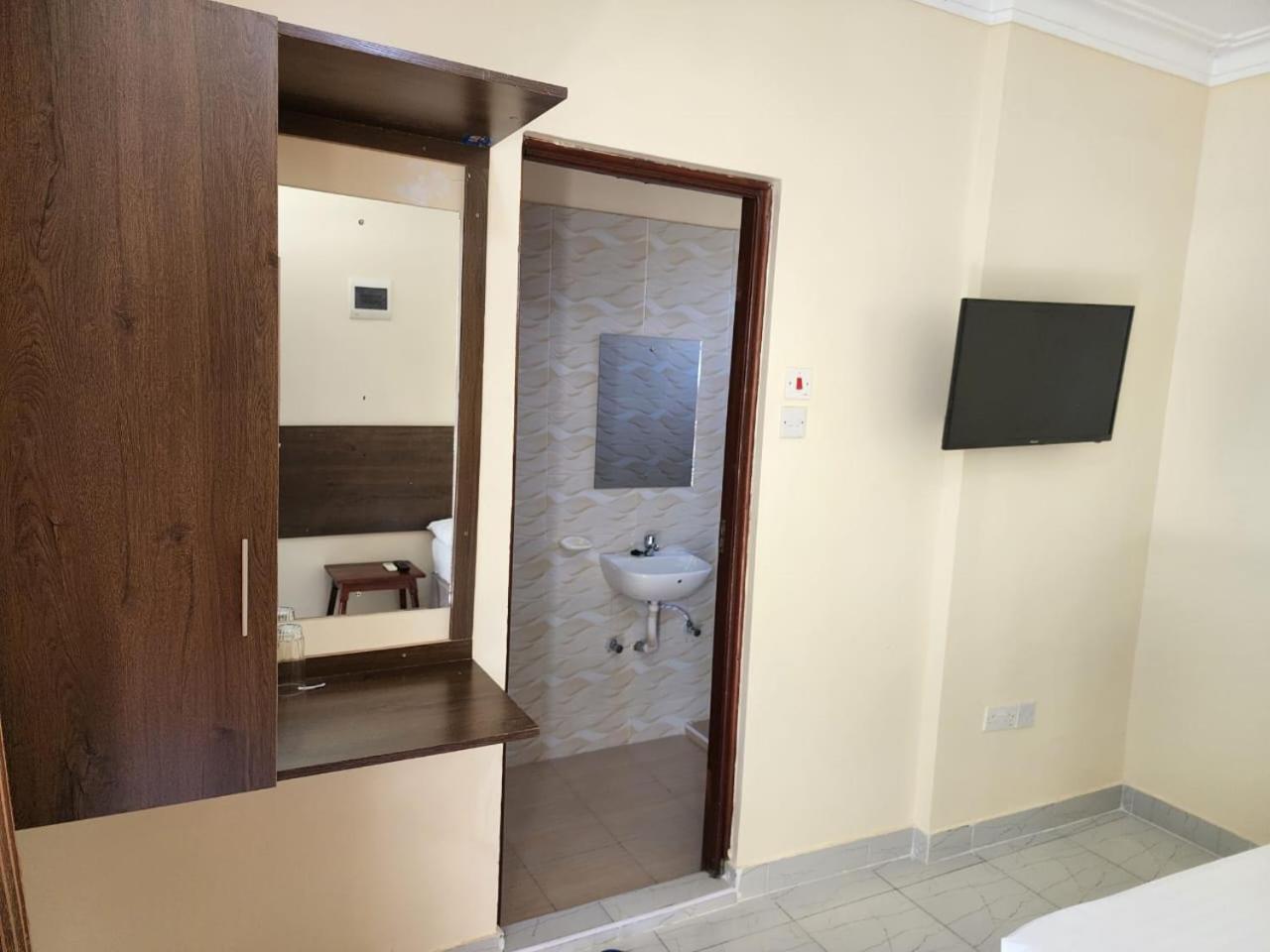 Prestige Leisure होटल के अलावा