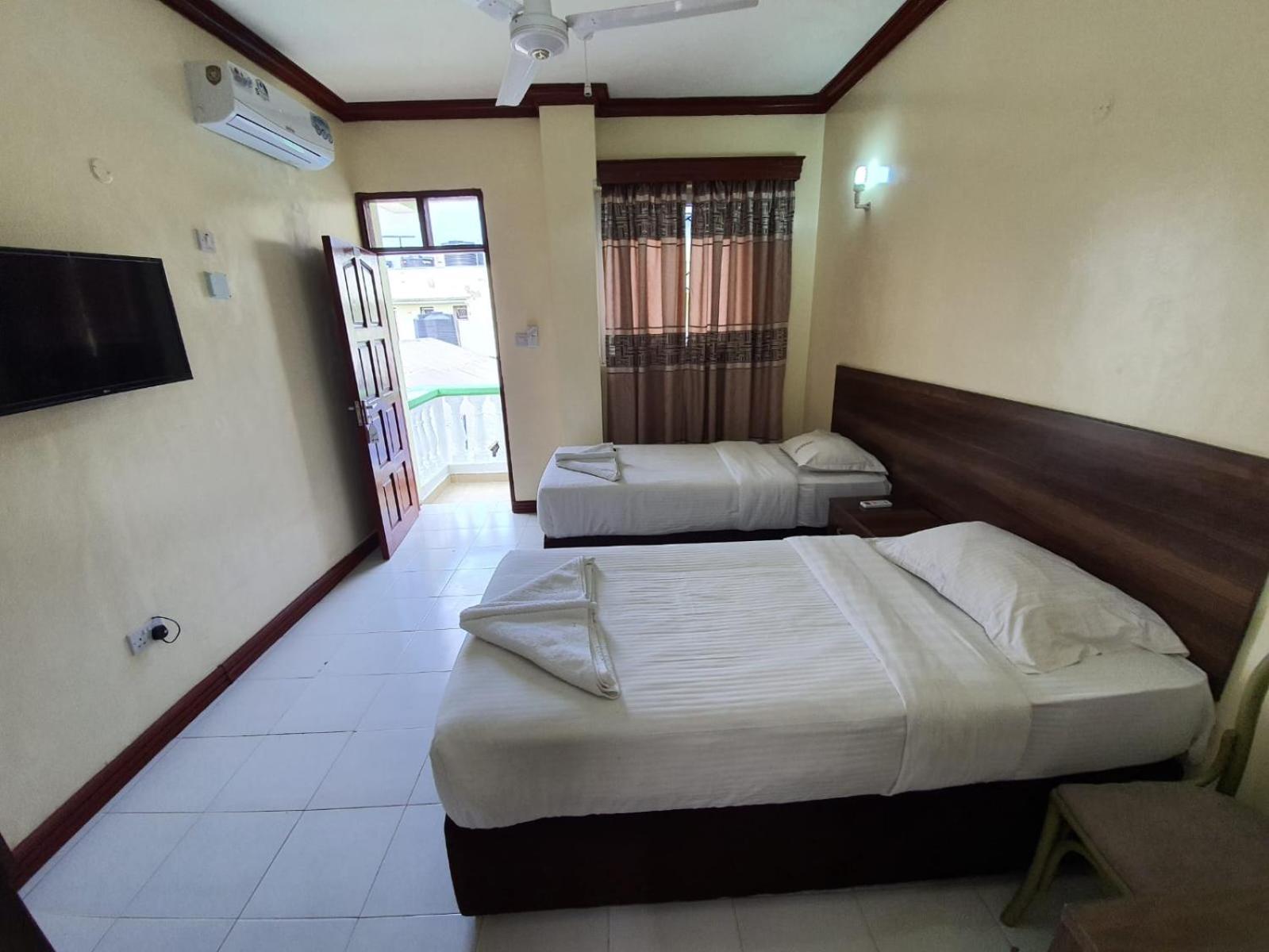 होटल के अलावा Prestige Leisure 4*